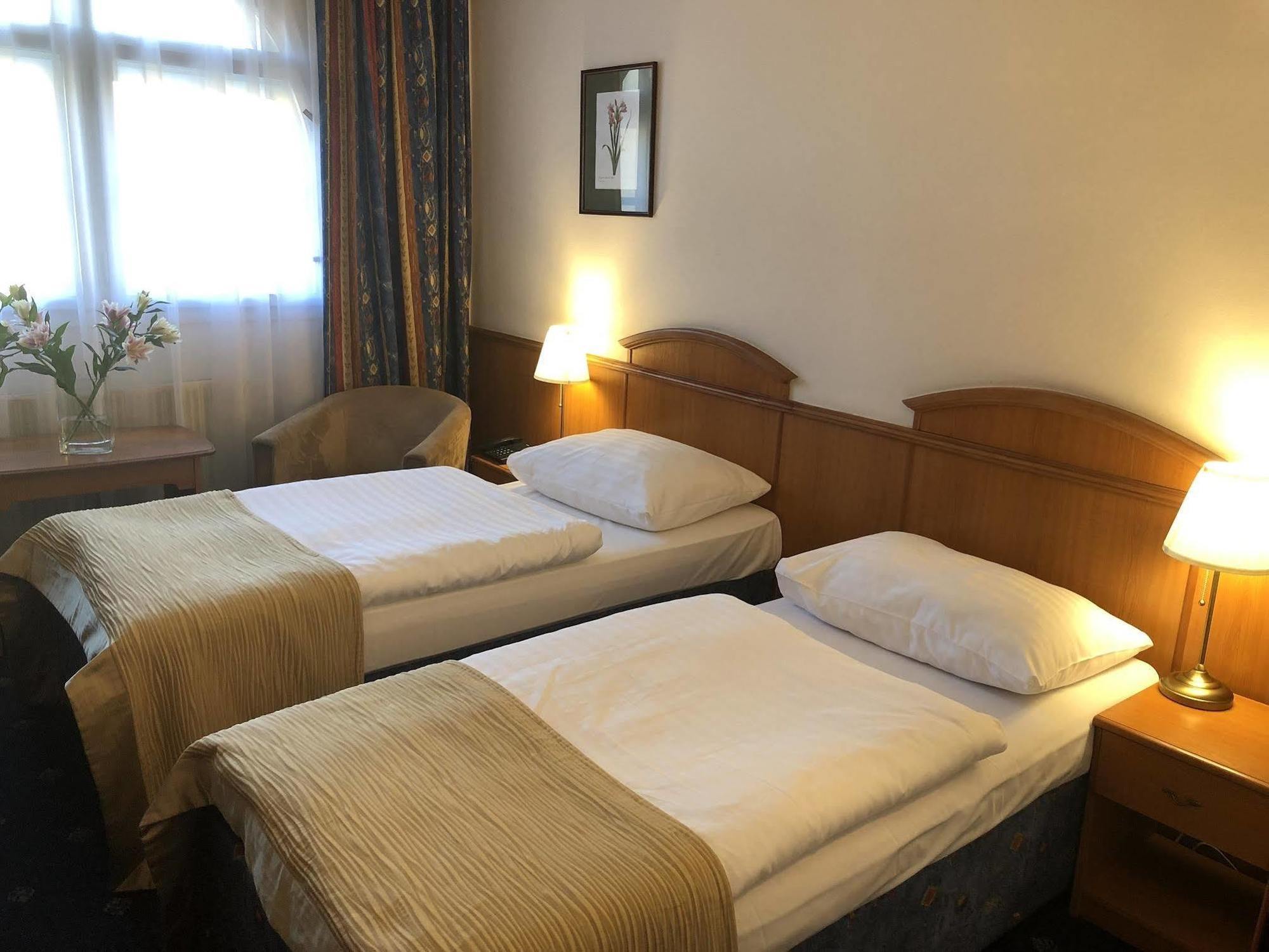 Kavalir Hotel Prague Ngoại thất bức ảnh