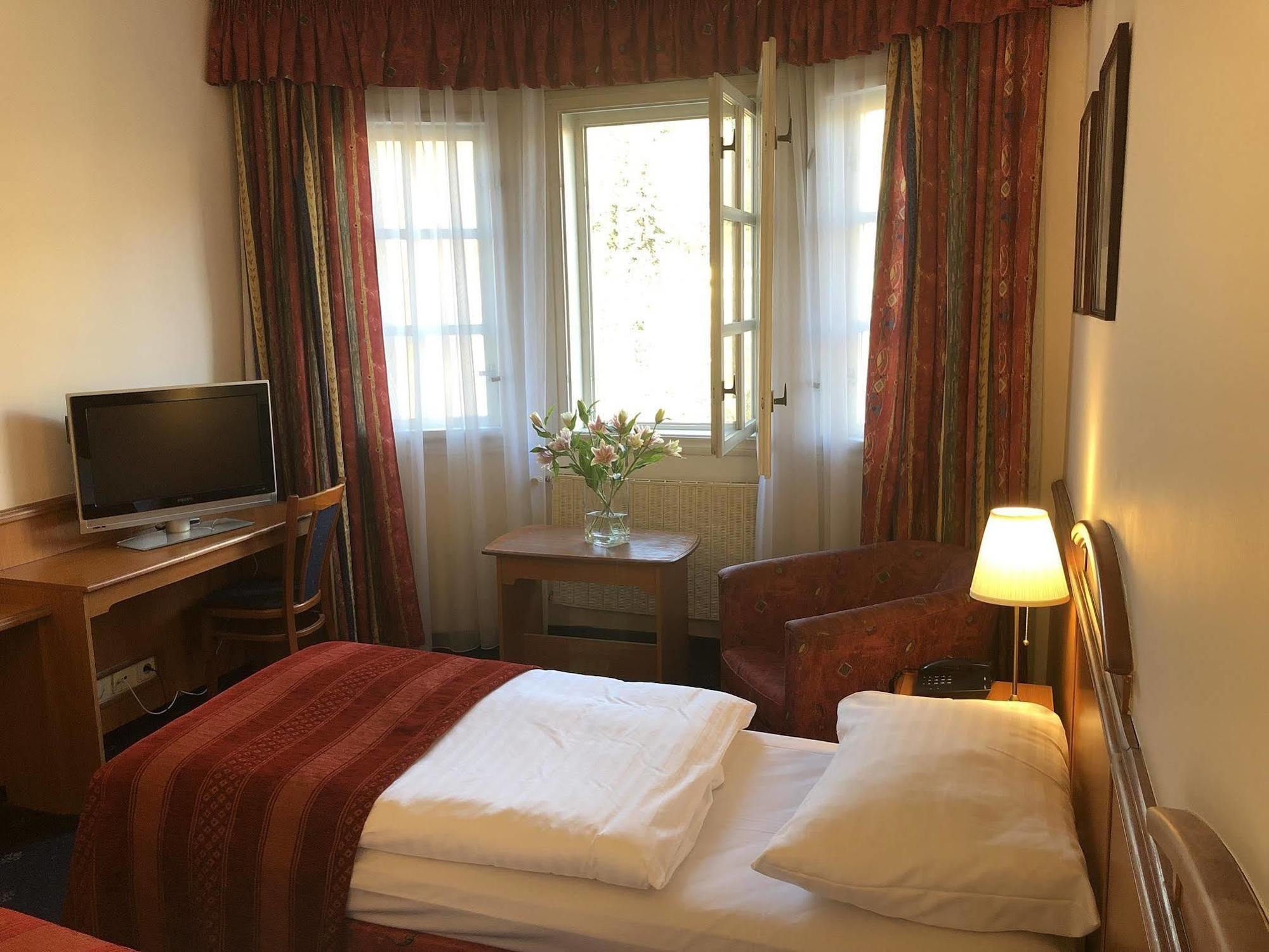 Kavalir Hotel Prague Ngoại thất bức ảnh